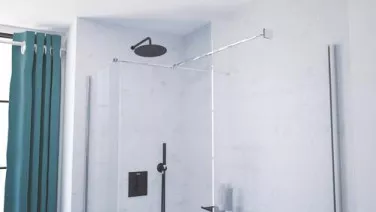 Barre de retour murale pour fixation écran de douche
